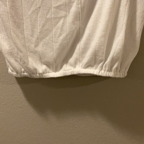 Decree brand women’s white pheasant top. - Picture 3 of 6